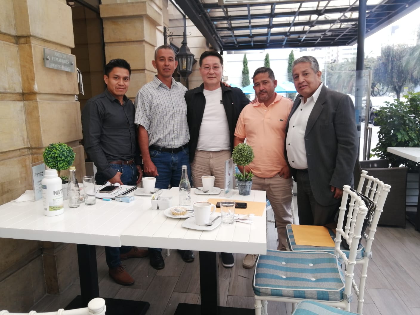 Reunión con socios y estrategas comerciales